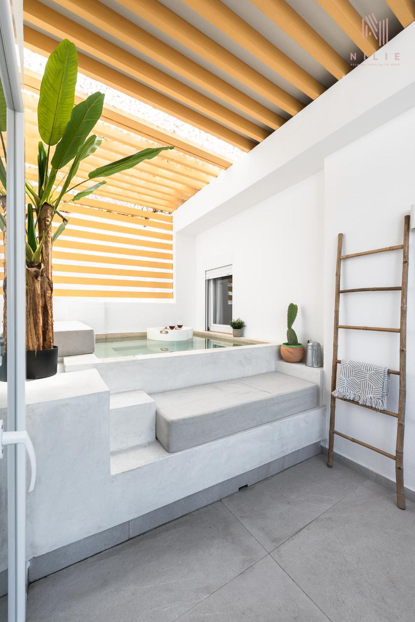 Skyhigh, Nilie Hospitality Mgmt Appartement Thessaloniki Buitenkant foto